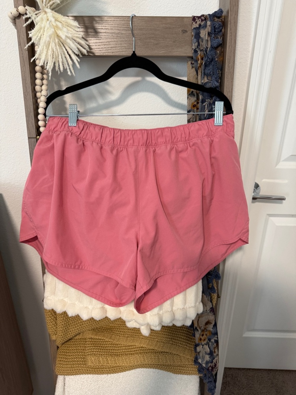 Old Navy Active Stretch Tech Shorts in Rose Pink - Picture 3 of 5
